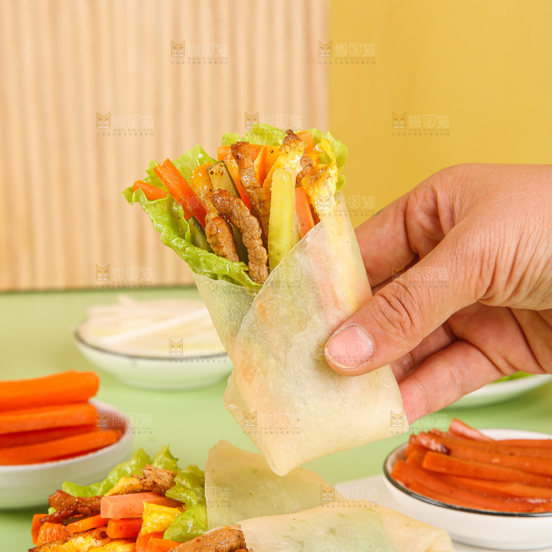 浅底上的卷饼