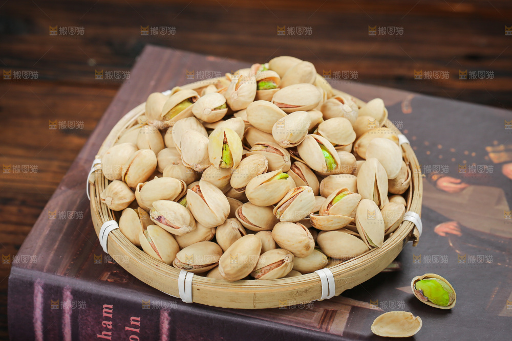 深底上的开心果