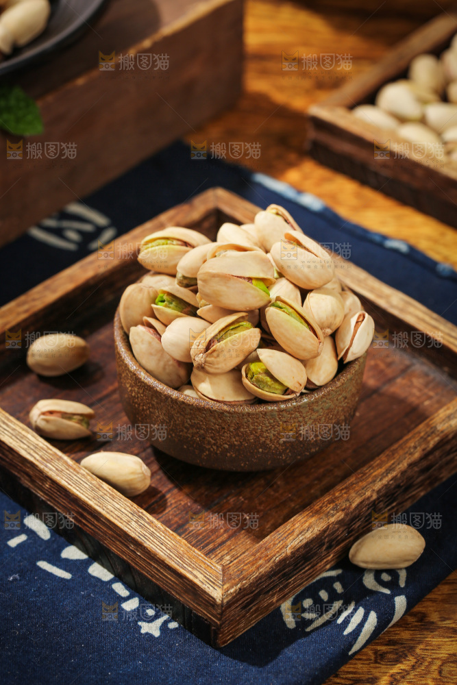 深底上的开心果