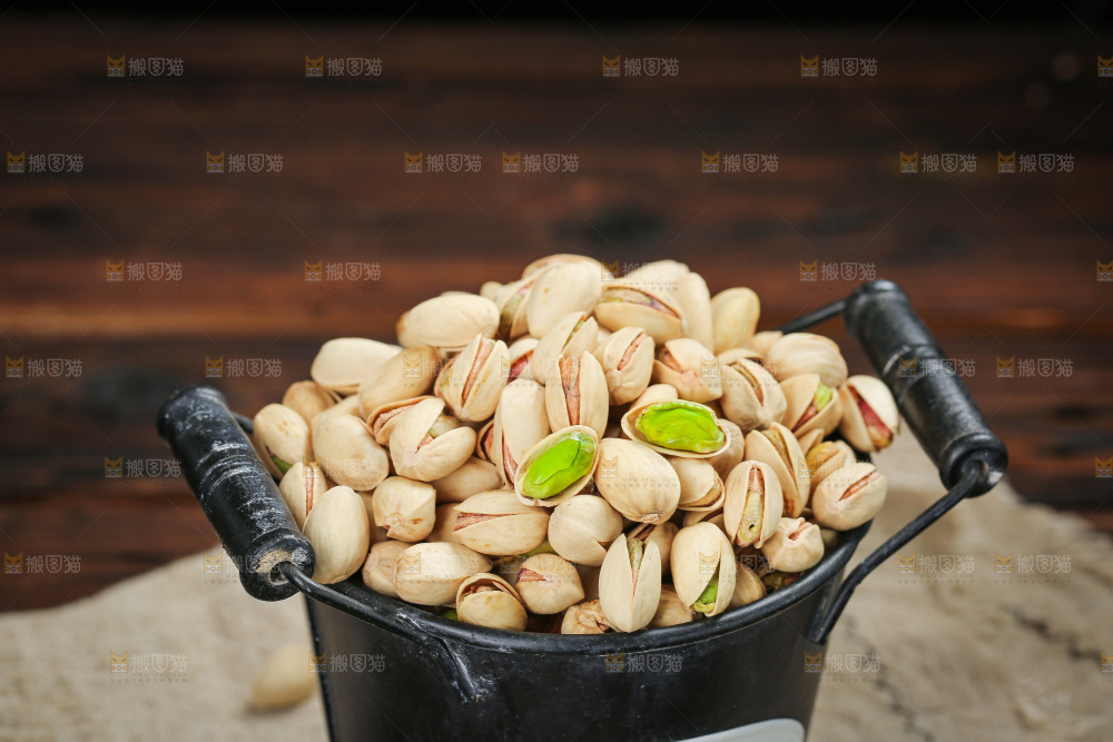 深底上的开心果