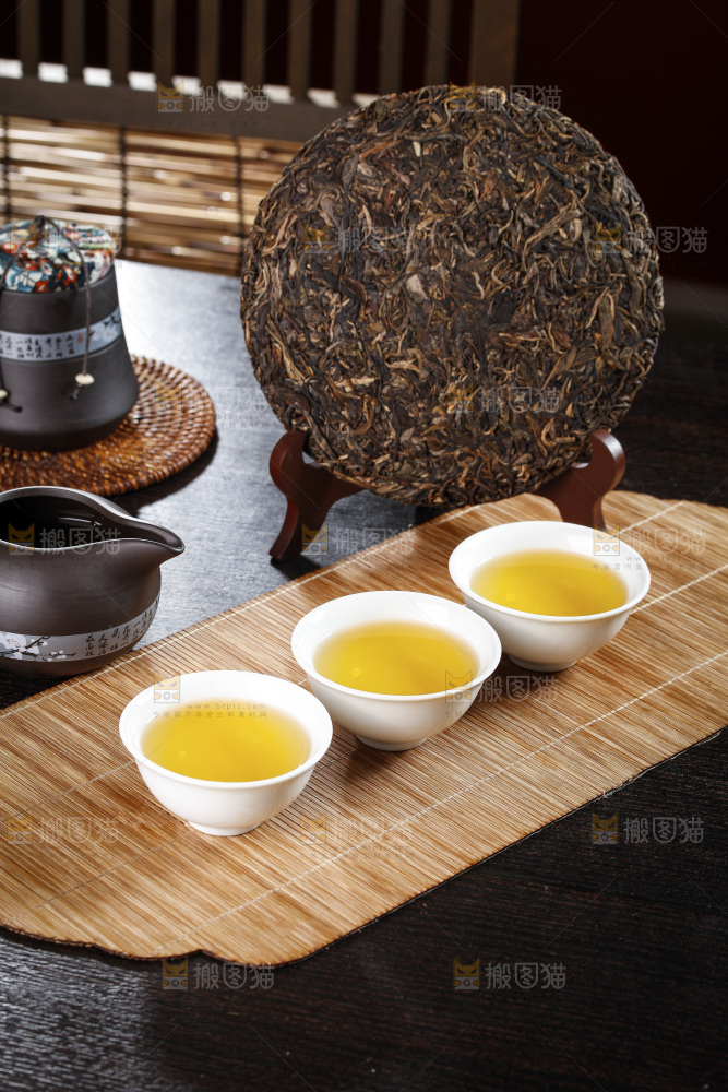 深底上的普洱茶