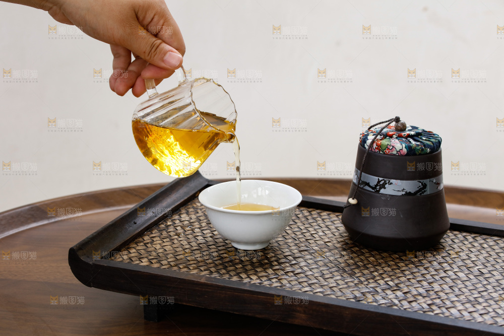 深底上的普洱茶