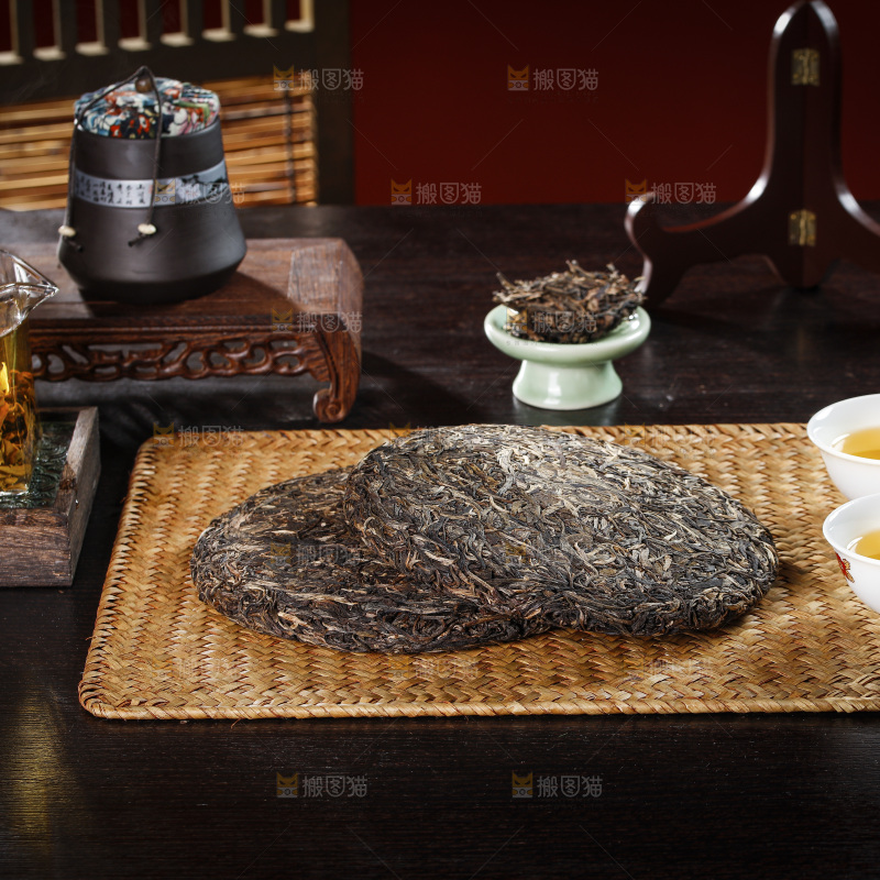 深底上的普洱茶
