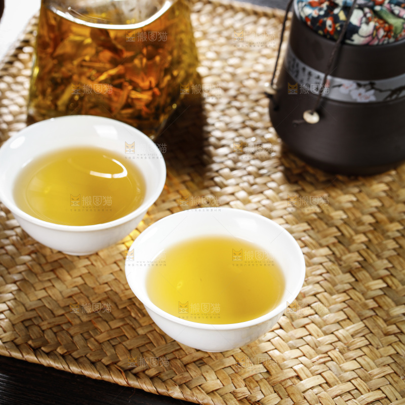 深底上的普洱茶