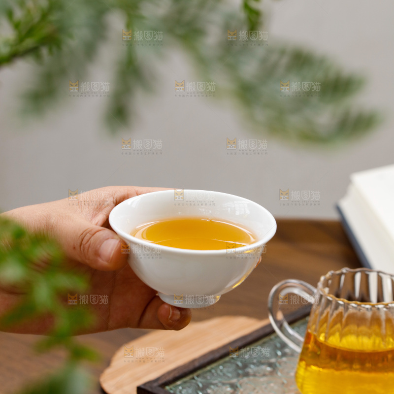 深底上的普洱茶
