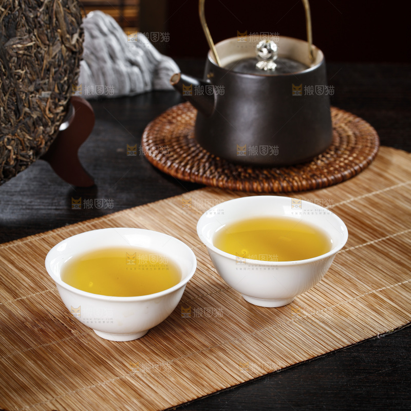 深底上的普洱茶