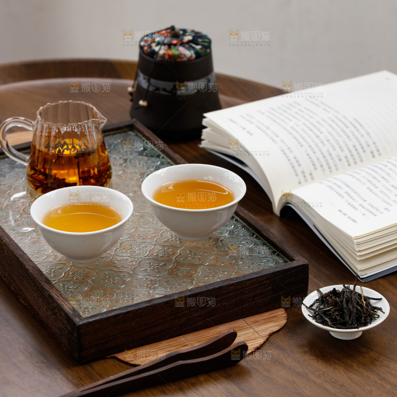 深底上的普洱茶