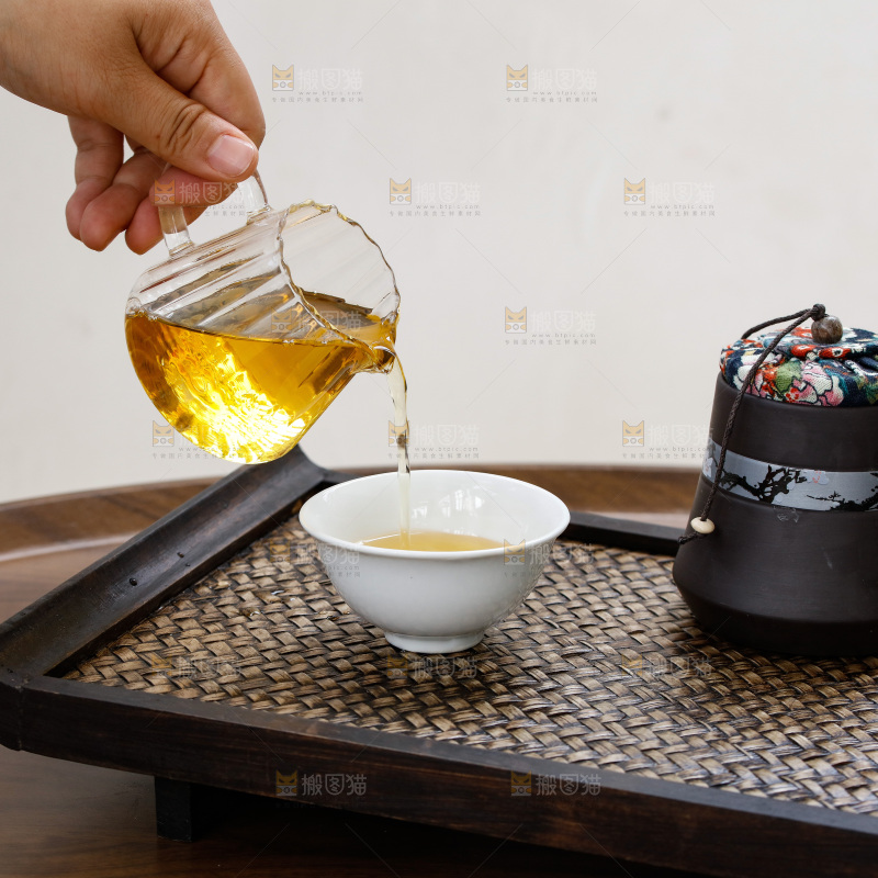 深底上的普洱茶