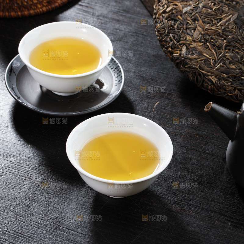 深底上的普洱茶