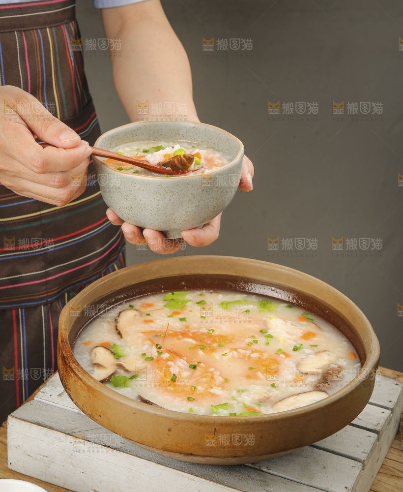 碗里的海鲜粥