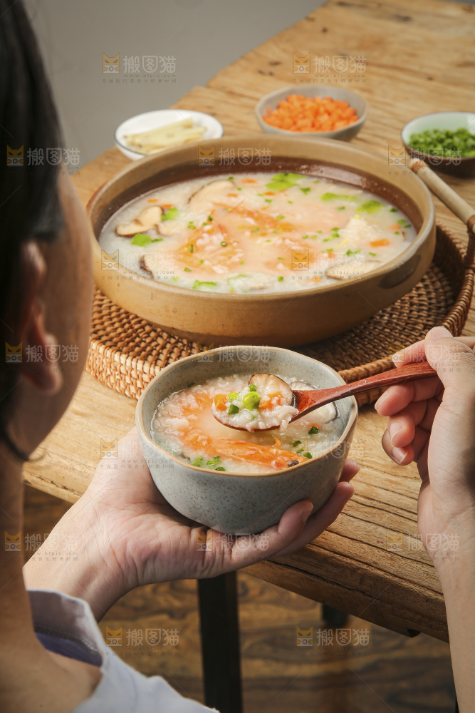 碗里的海鲜粥