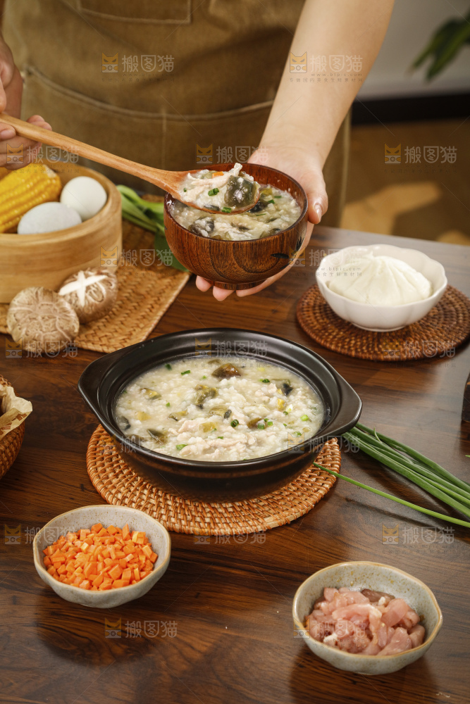 深底上的皮蛋瘦肉粥