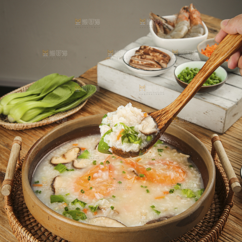 碗里的海鲜粥