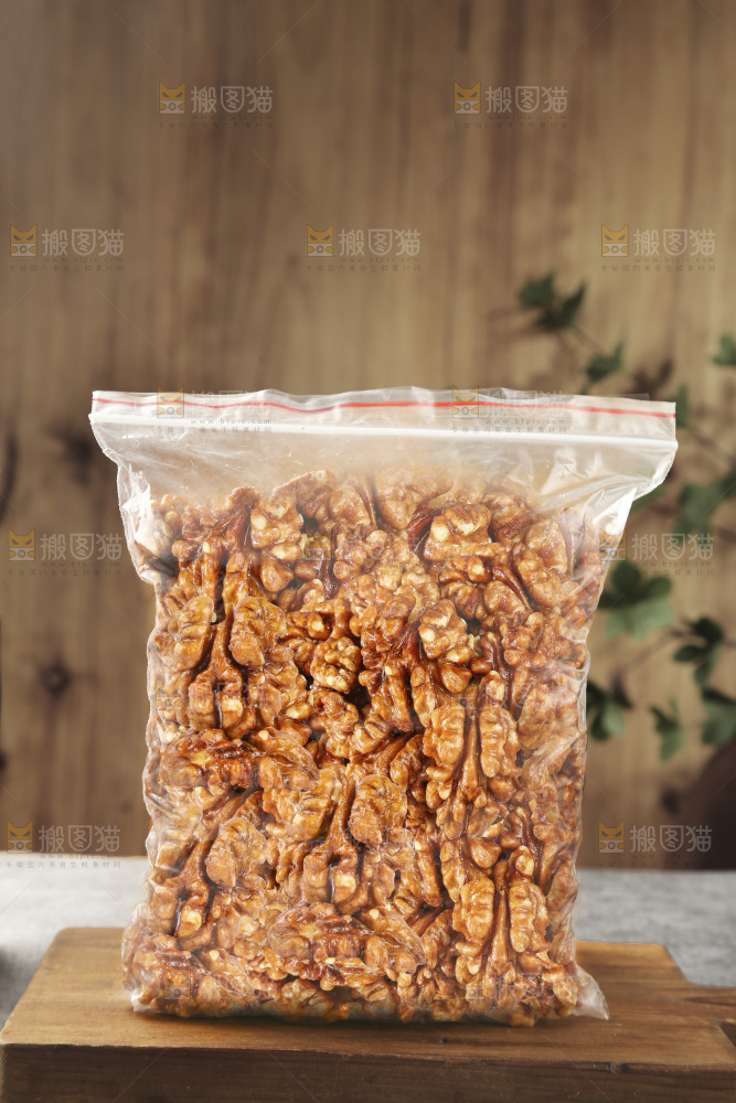 深底上的琥珀核桃