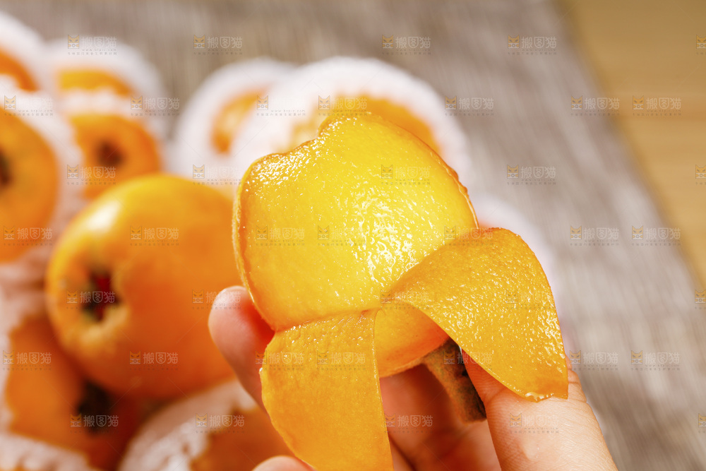 深底上的枇杷