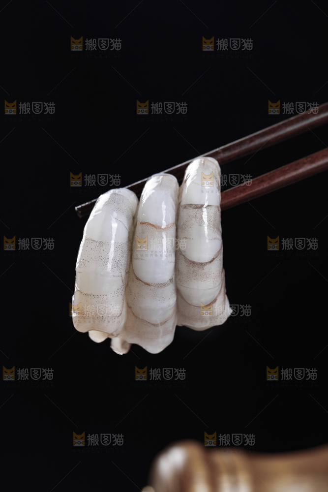深底上的青虾仁
