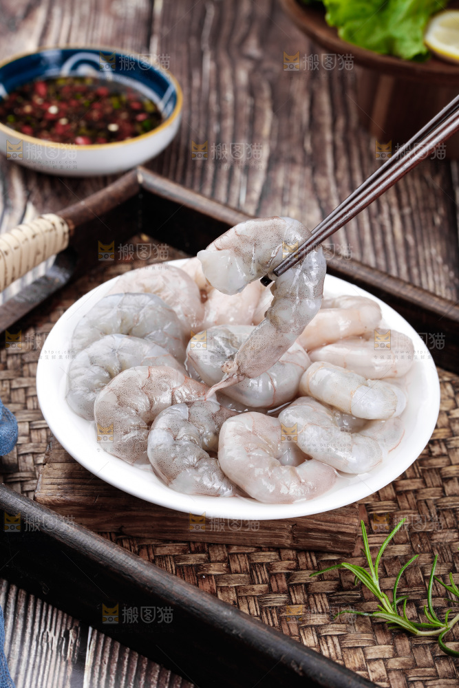 深底上的青虾仁