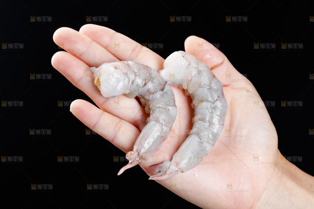 深底上的青虾仁
