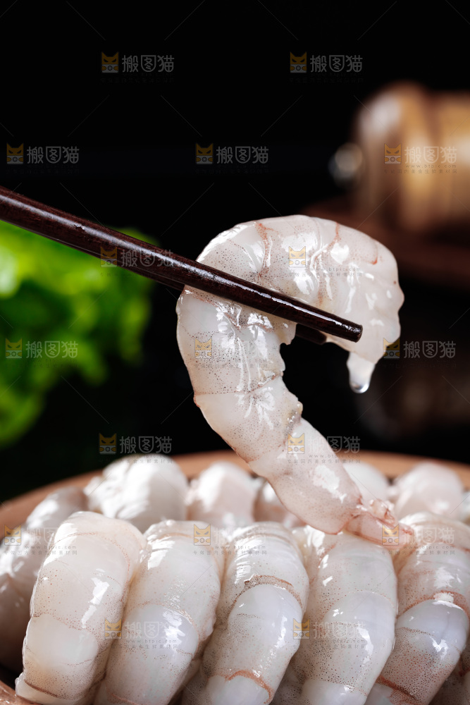 深底上的青虾仁