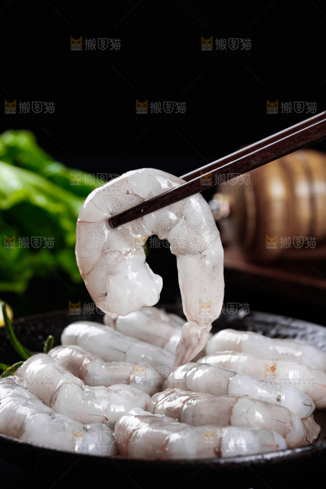 深底上的青虾仁