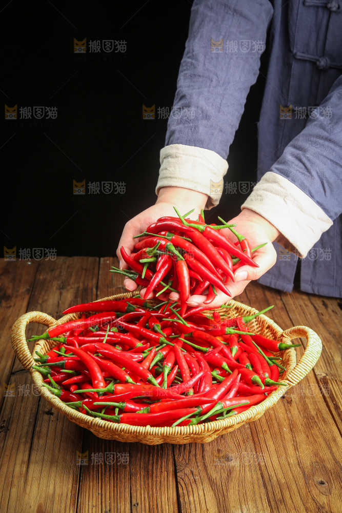 木底上的小米椒