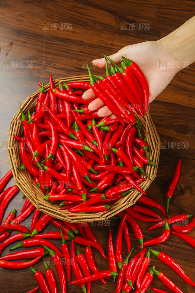 木底上的小米椒
