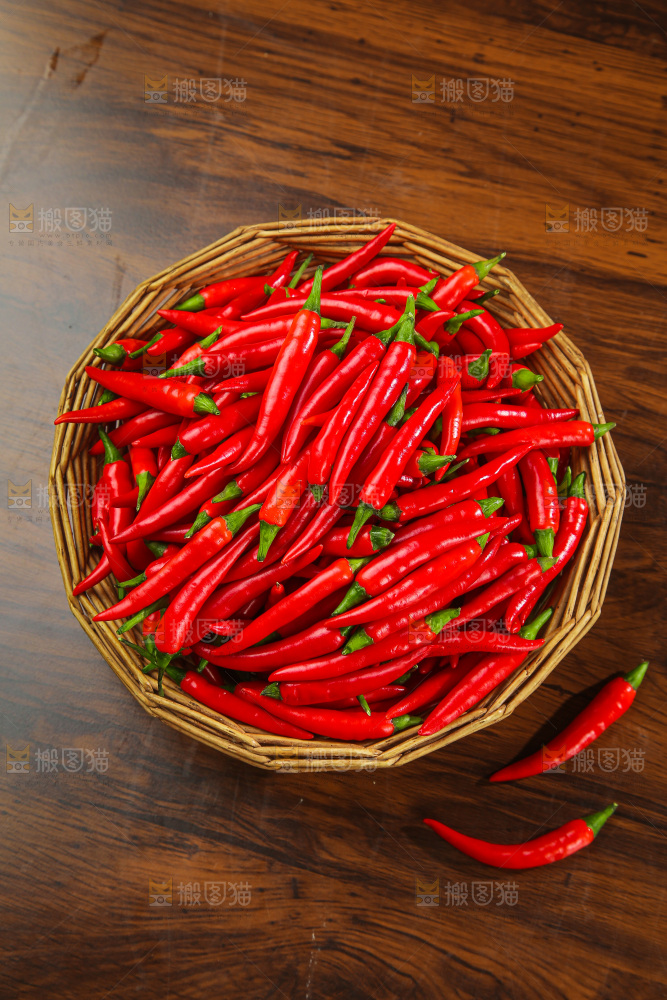 木底上的小米椒