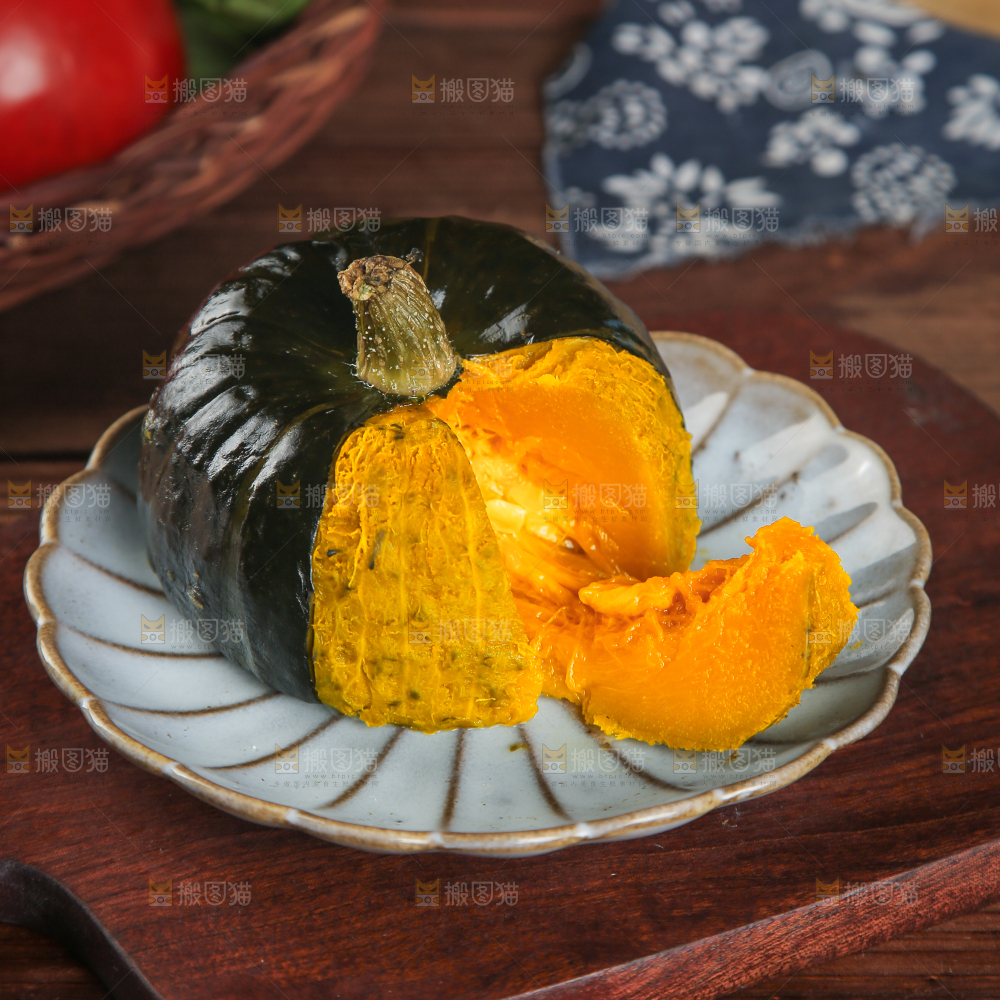 木底上的贝贝南瓜