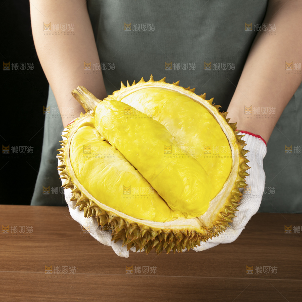木底上的金枕榴莲