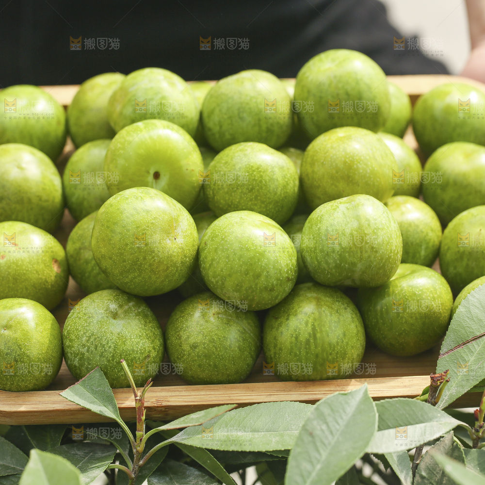 堆放着的脱骨李