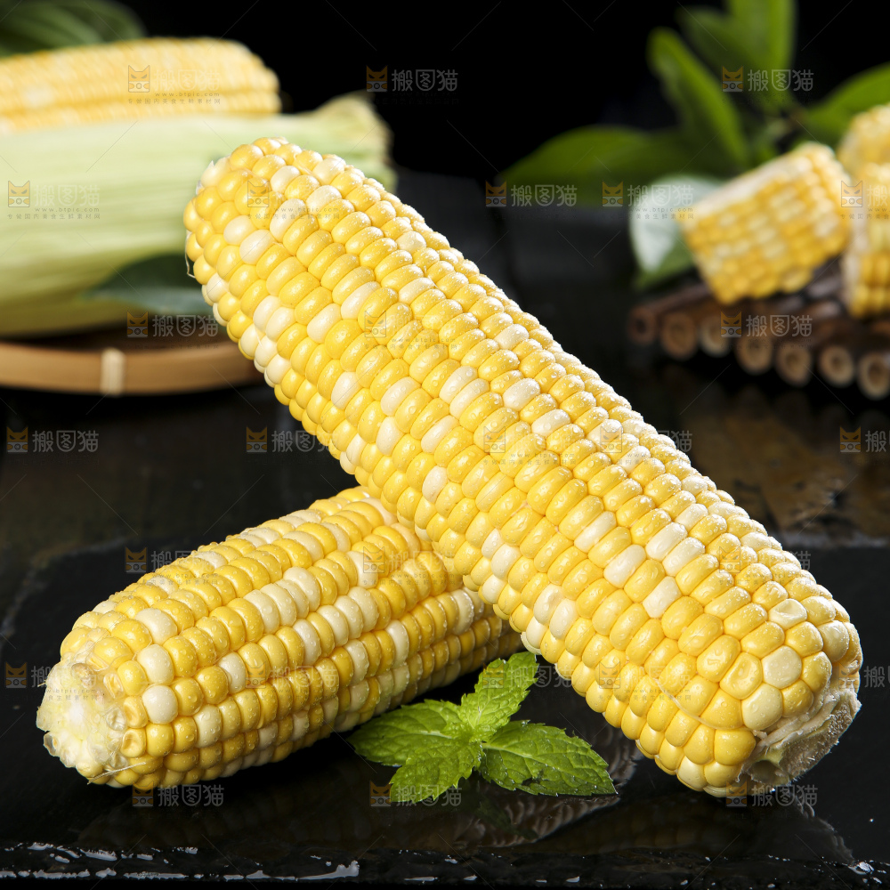 深底上的水果玉米