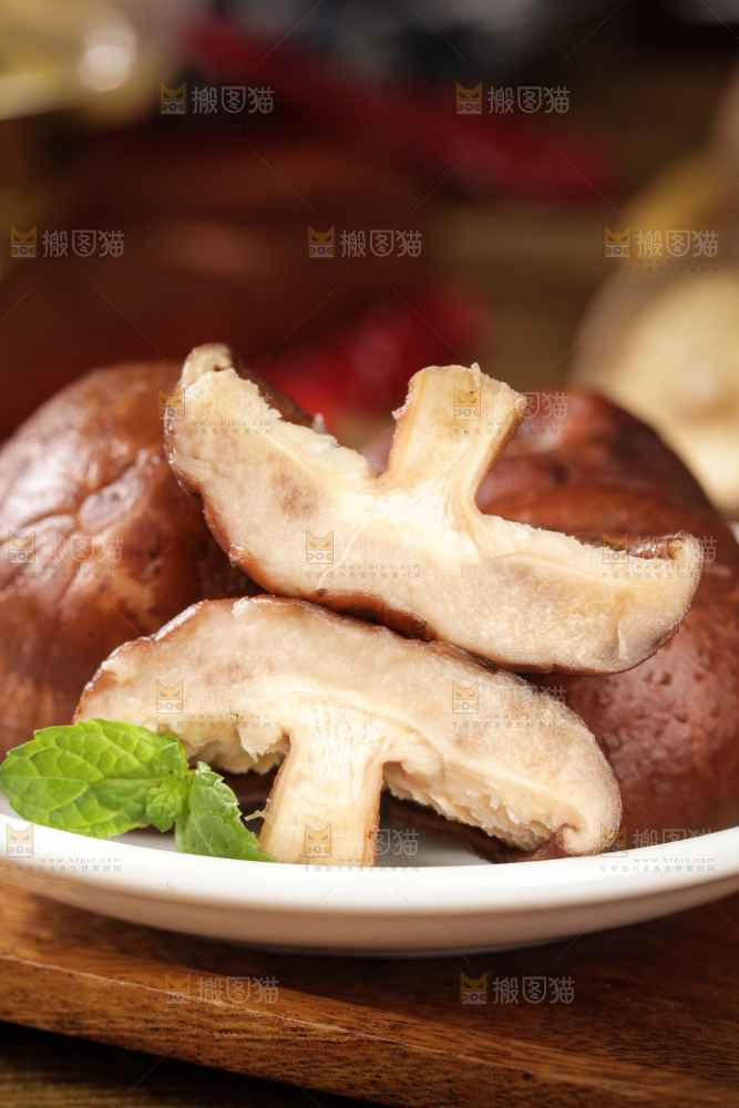 深底上的干香菇