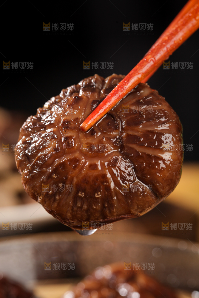深底上的干香菇