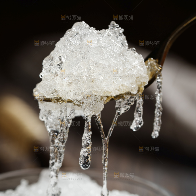 深底上的雪燕