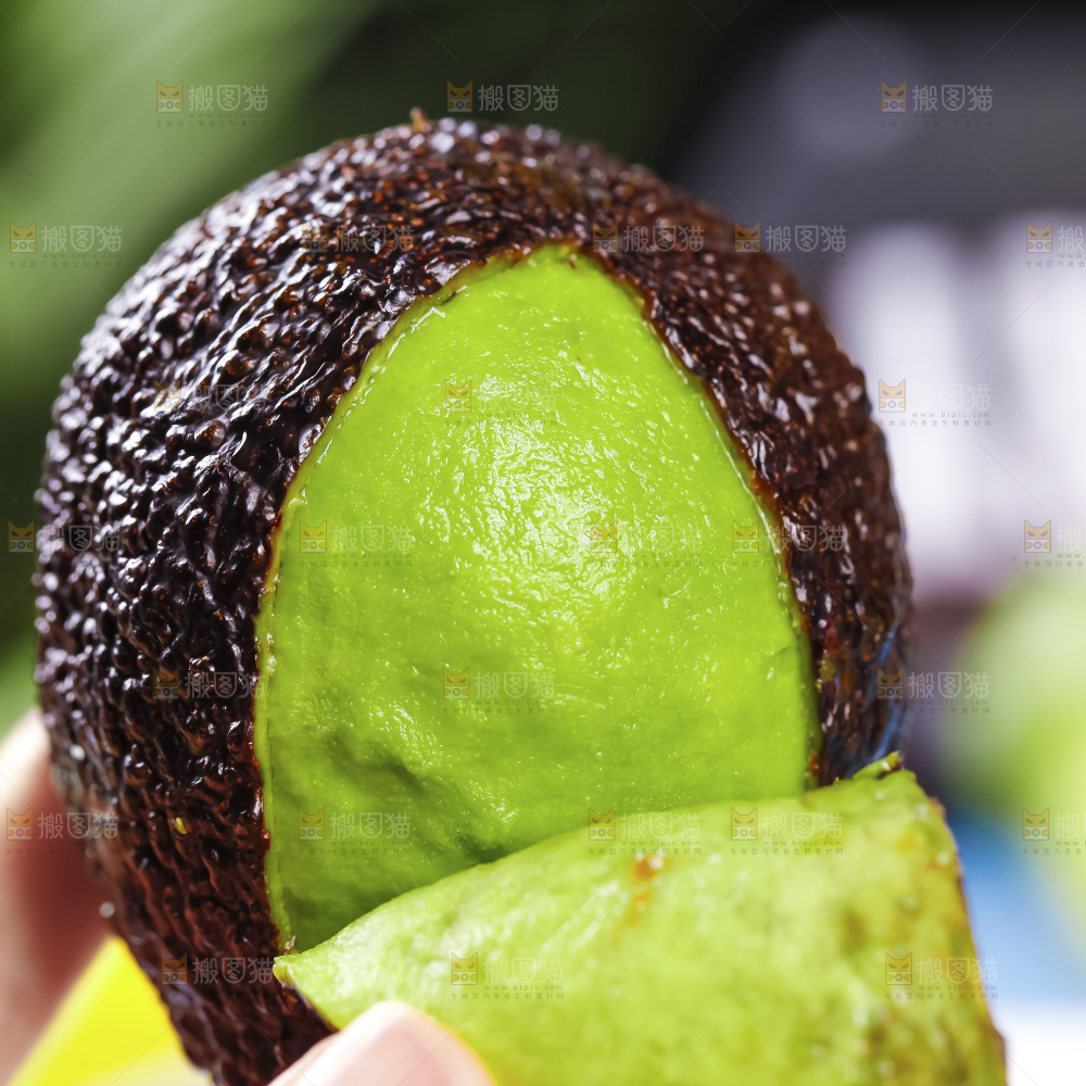 深底上的牛油果