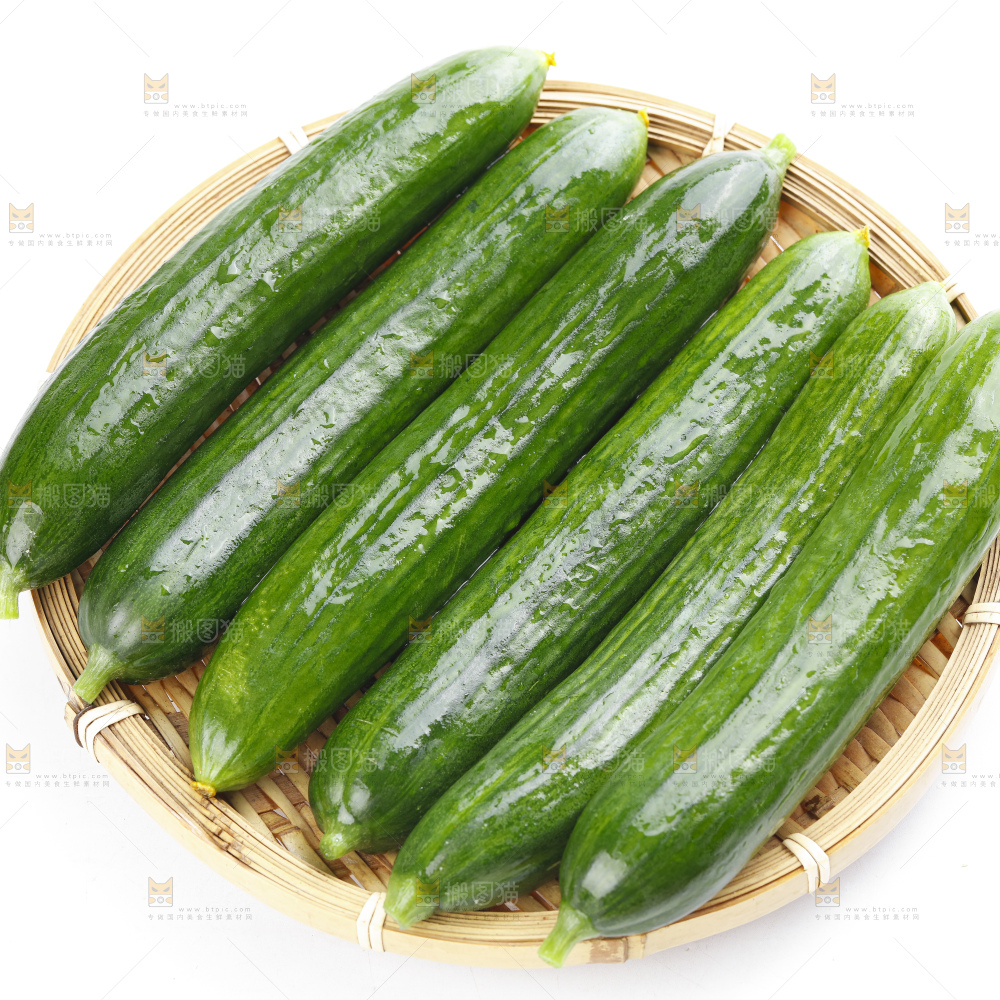 浅底上的水果黄瓜