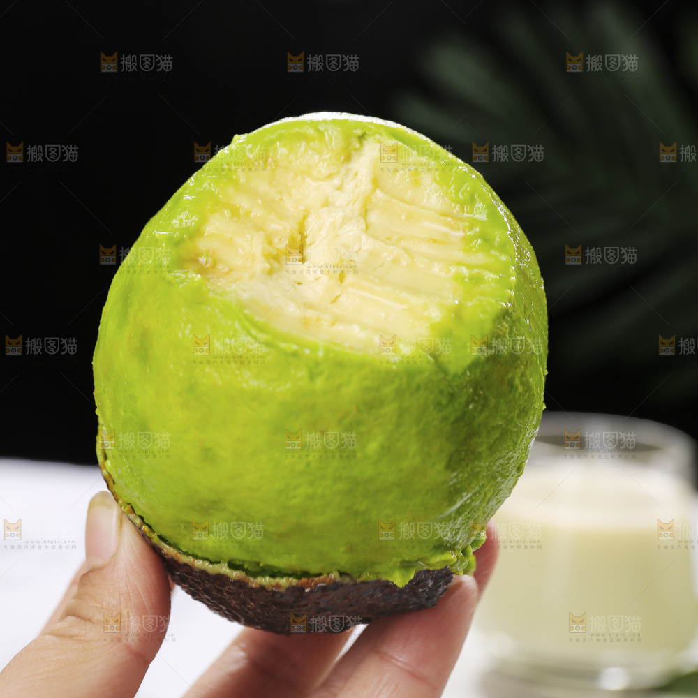 深底上的牛油果