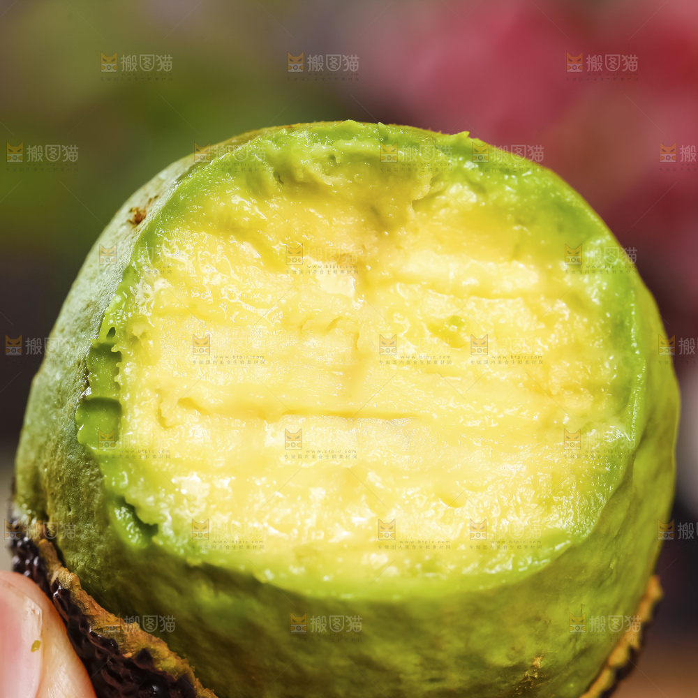 深底上的牛油果