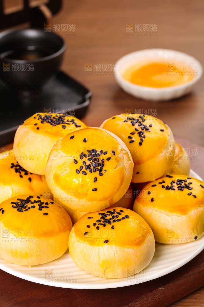 深底上的蛋黄酥