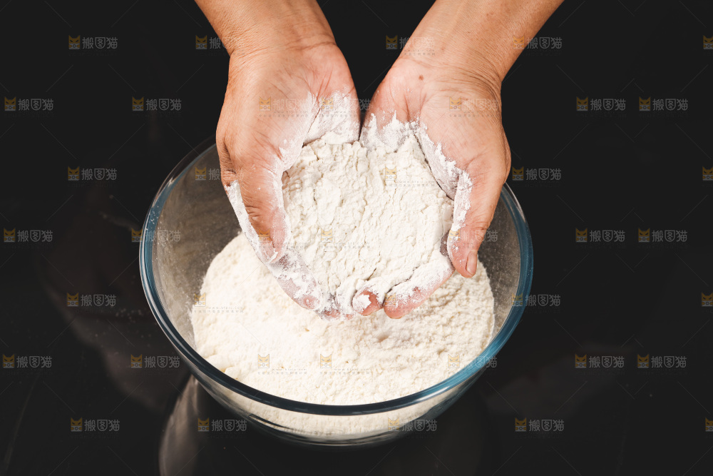 深底上的面粉