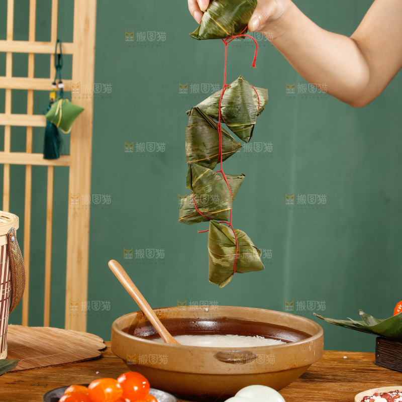 深底上的粽子制作