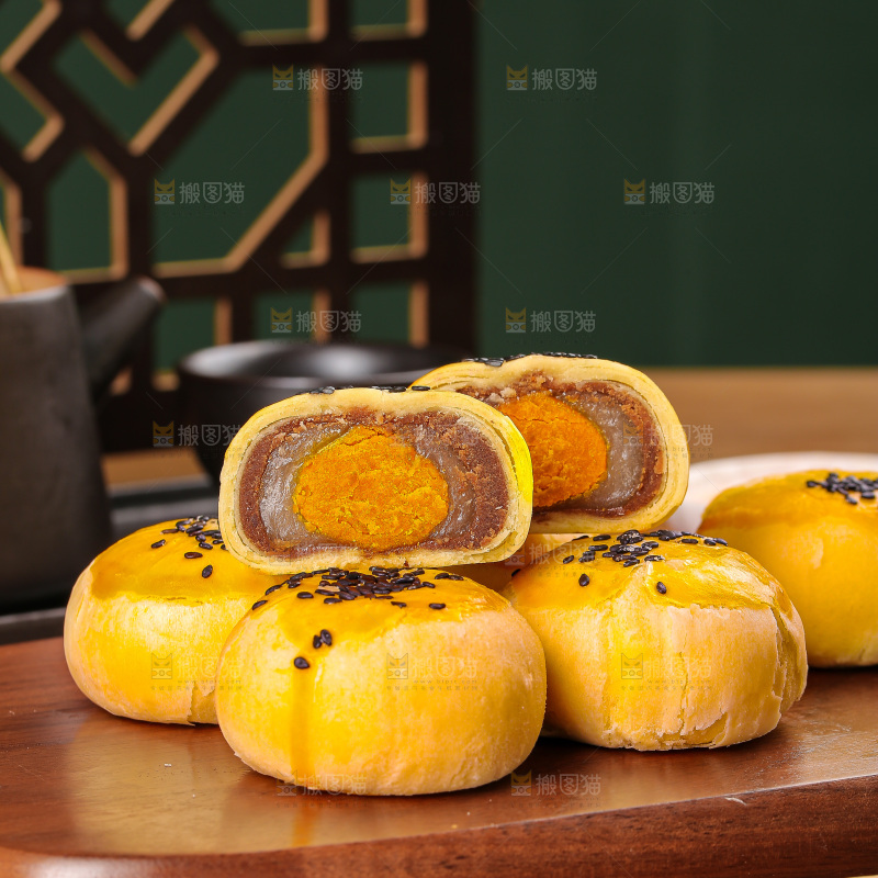 深底上的蛋黄酥