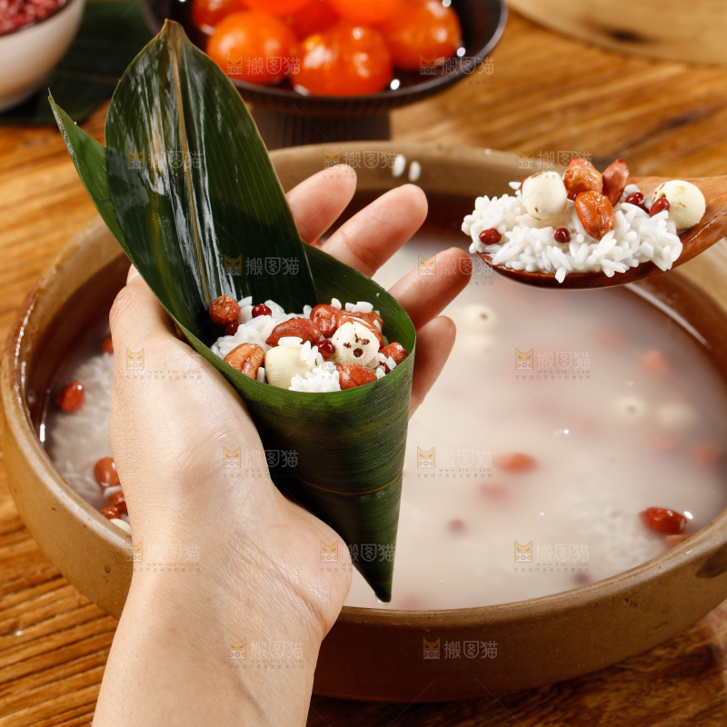 深底上的粽子制作