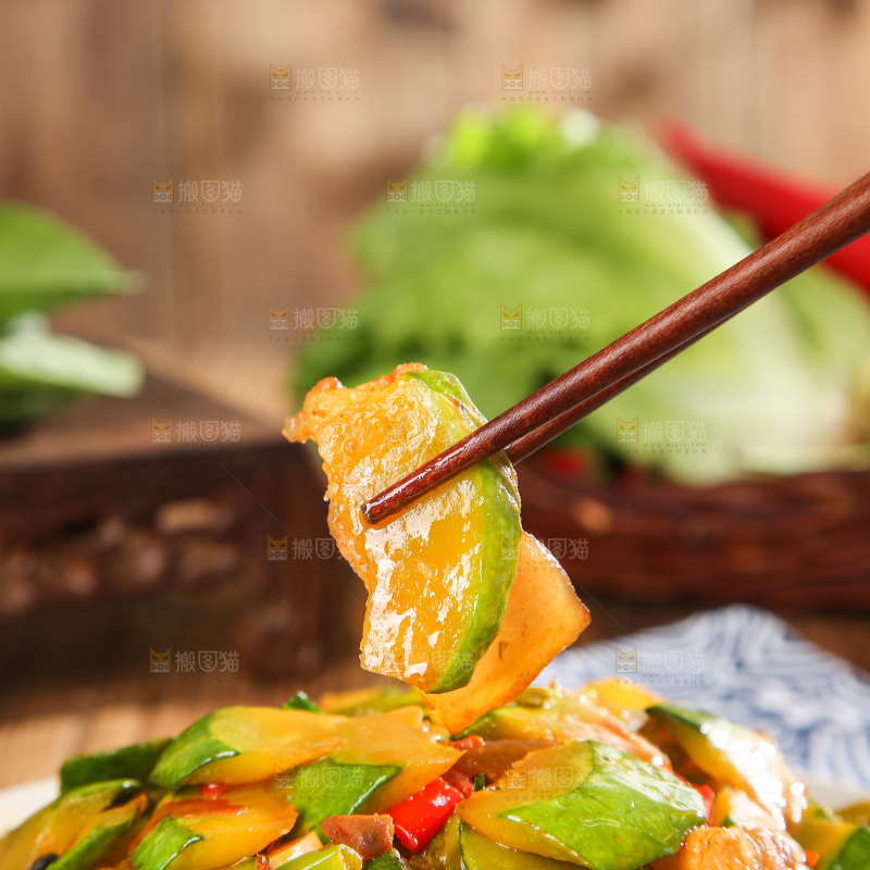深底上的南瓜炒肉
