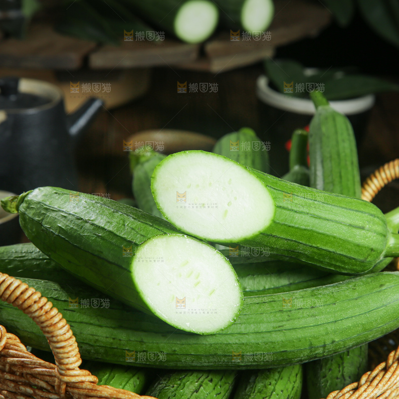 木底上的长丝瓜