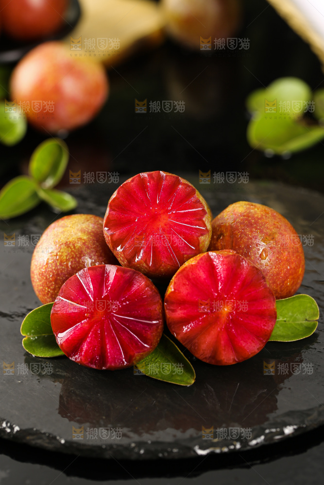 木底上的红肉三华李