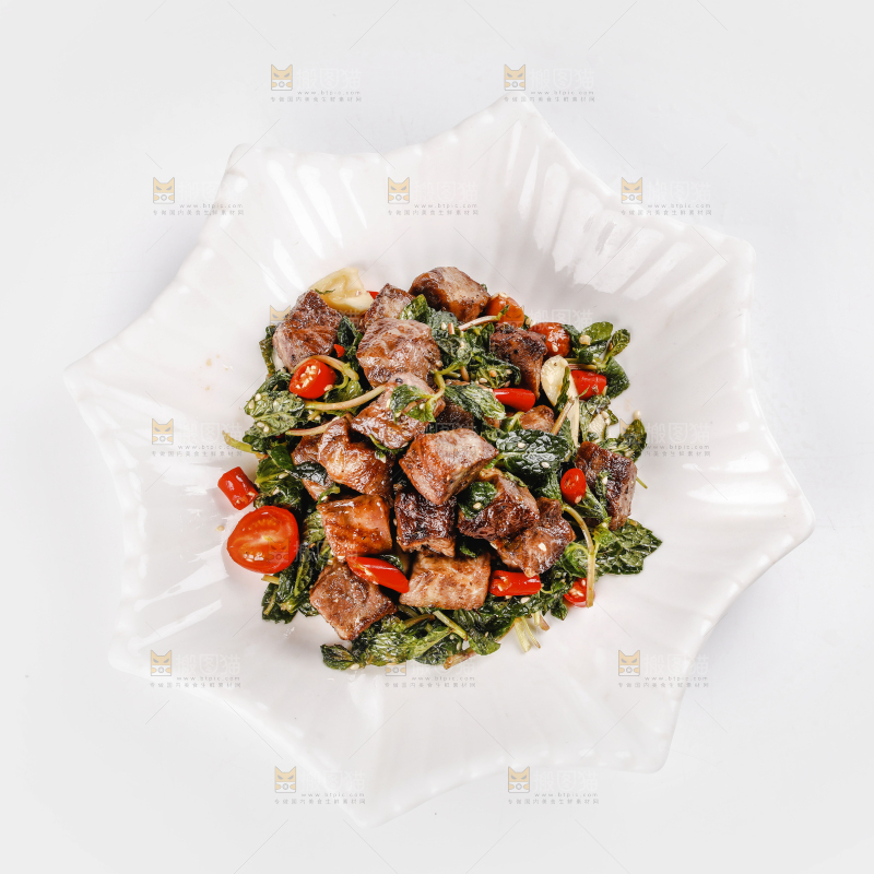 盘子里的薄荷牛肉