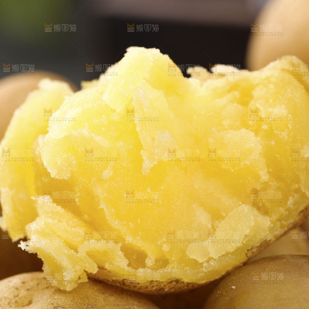 深底上的黄心土豆
