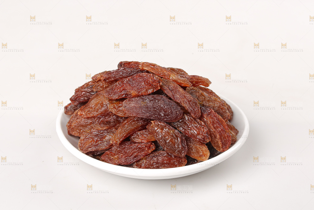 白底上的双色葡萄干