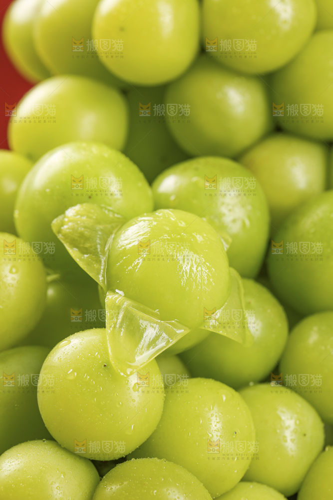 木底上的阳光玫瑰青提